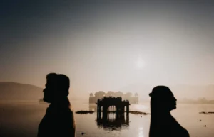 Fhotofocus Photography couple pose_4_11zon